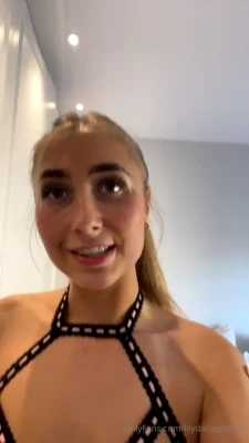 lilydaisyphillips - Pantiless in latex and boots that s enough to making submissive and