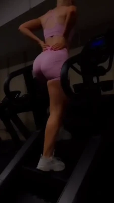 lucynukesfit - Showing how flexible I can be 🥰😍