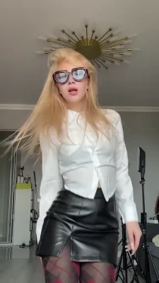 yglichh - Rosy Pinheiro Fodendo a Ninfeta. (Participação Rafaela Colucy) 