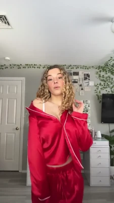 kirapregiato - Shaking my booty like my life depends on it