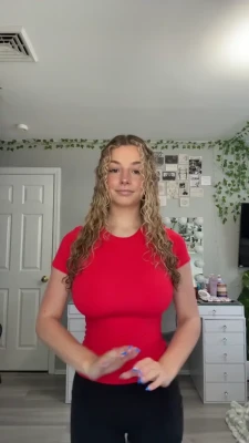 kirapregiato - Second video from the beach after my show ... This time in a tiny