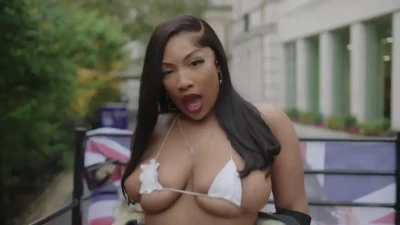 ceechynaa - Needing to be licked