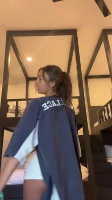llliiiyyyaaaa - Getting dressed hehe