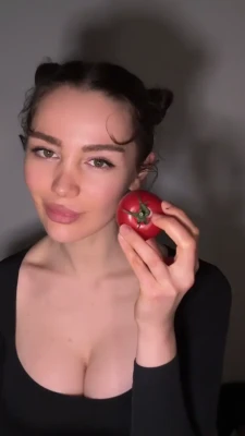 tomato333 - I’m bored and horny, See you’re DMs.   Got a devils 3way going