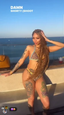 flemgodddthegreat - Cute feet and an even cuter bum