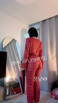 moon_nyang_ - Naughty at the office. X