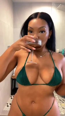 jazwiththevibes - Do you like your bitches thick?