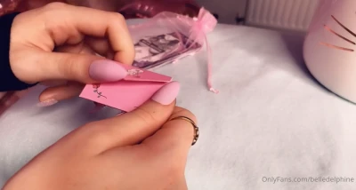 belledelphine - Ho voglia di farti vedere le tette e di massaggiarmele per te..