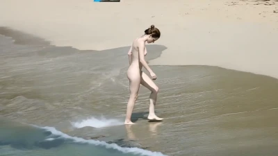 emmawatson - Can I make your Sunday a little bit more juicy. Throw that ass in