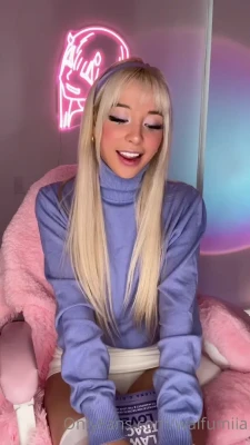 waifumiia - Here's a closeup of my face while I'm cumming during cunnilingus