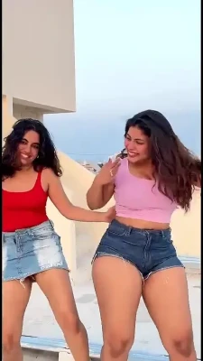 suramyapandiya - 🚨 Naughty Upskirt No panties Thursday!! What would u do next?