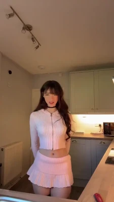 toxic - Sneakily fingering my 🍑 & 🐱 in a dressing room 🤫