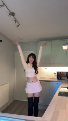 toxic - My body is so hot, the mood is too playful😍