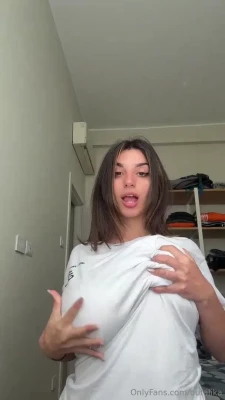 bufalika - Shower time. Had the hardest time uploading this all day 😂