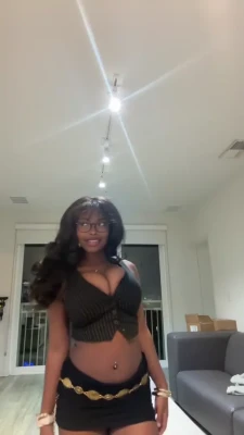memomky69 - Monday lil dance ✨  In slow motion 🤌🏻