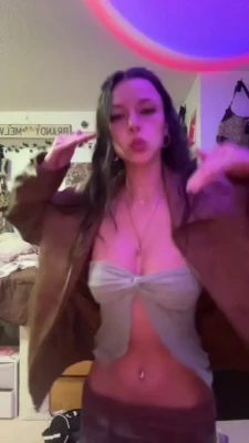 miawynnbts - do we like videos of me sucking on things?😋💦