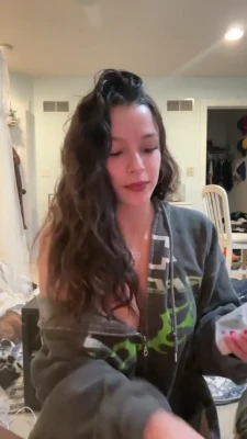 miawynnbts - Jus a slut and her enormous boobies 👉👈