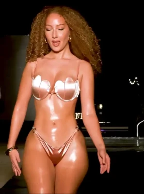 kyliethebunny - Does the dress stay on while we fuck 👉👈