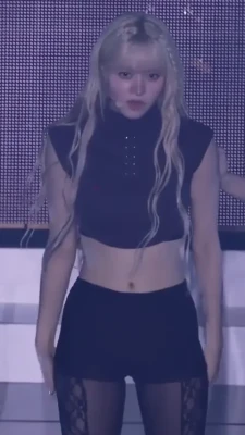 lily - Flashing the girlies