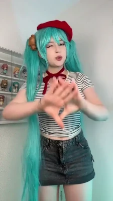 upminaa - Taking a shower now