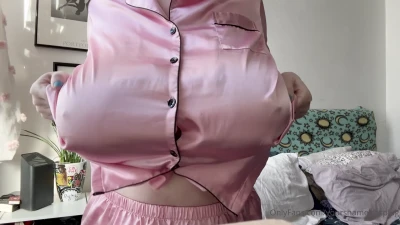 yourshamelessplug - Anyone in the mood for some side boob