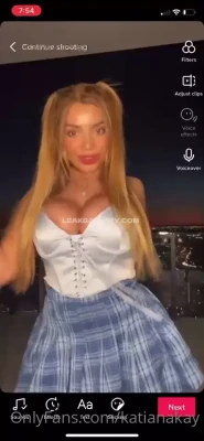 katianakay - Swipe to pull up my top 😱