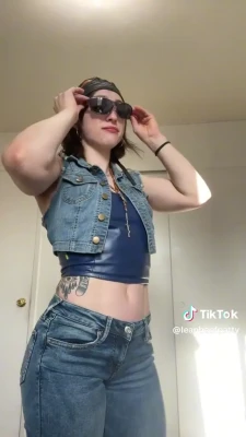 leanbeafpatty - Saturday night and decided to ditch my concert and stay in to chat