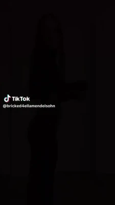 ellamendelsohn - Would u fuck me here?