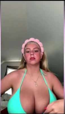 jacklyn_roper - Getting my ass oiled up by the amazing @aussieava 😍🔥