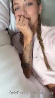 victorialewis - handful😏🍑