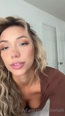 victorialewis - Who wants to treat me tonight to a cheeky drink x