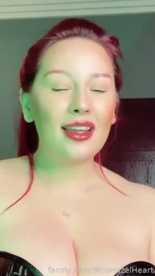 misshazelheart - Sin censura la foto de insta 😈🖤