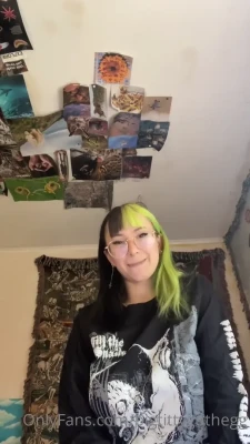 bigtittygothegg - Tits out on set