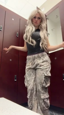 haley_spam699 - I think this is my favorite outfit ⛓