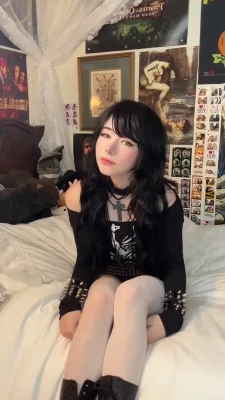 iamb33s - two qt gamer girls doing some nyasty stuff for ur pleasure ;) this is