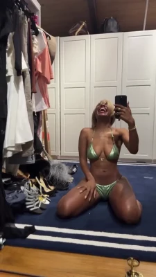 quenblackwell - You should be behind me rn 😈