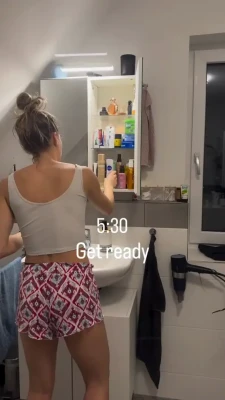 sabrina_reusch - Can you help me rubbing in the soap please 🥺?