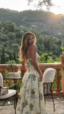 nicolacavanis - You come home from work and I’m waiting for u on the couch like