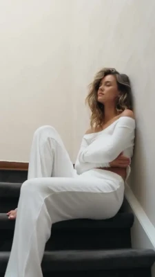 nicolacavanis - My ass honks when you squeeze it