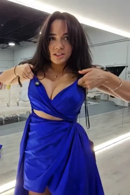 cinnabrit - Would you rather watch me do a striptease or make dinner for me? 🤭