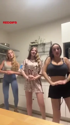 pelegsaar - Extreamy sexy     Booooomb