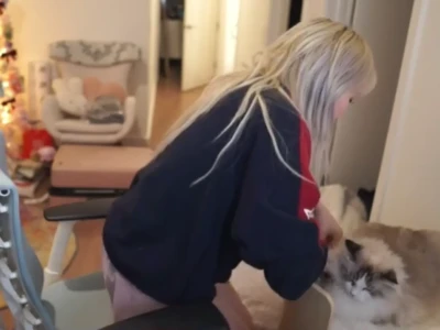 yvonnieng - One lick makes you twitch 😈🤣