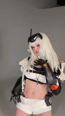 onisuna - do you like my new ‘dog walking’ outfit?  the dog hair came free