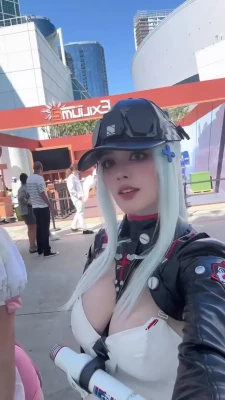 onisuna - Belly at the pool🌞