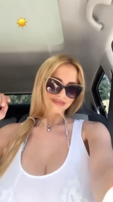 meriarreghini - You like my nails bby ?
