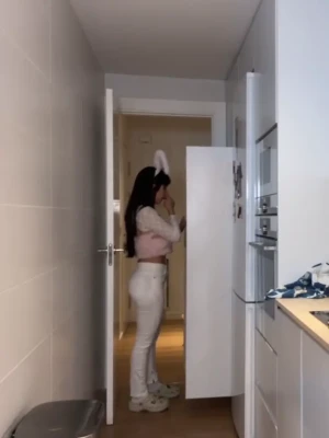 antob8 - Spank that ass! 🥵 who wants to take over? 😈
