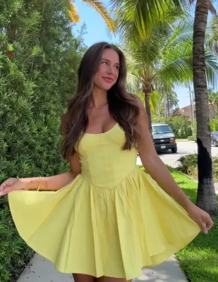 britmanuela - might be a lil obsessed with going to the pool lately, but it makes