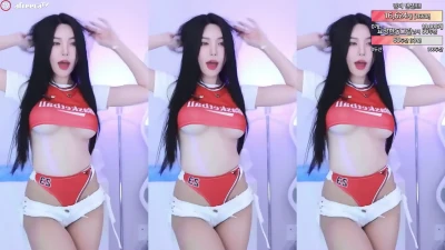 h___rvn - That red though! 💋🍒💋