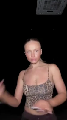 ellebotterill - Vibrate my horny wet cunt while I squeeze my hard nipples…