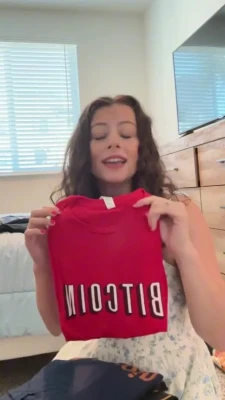 missteencrypto - Hello there, I wanna suck something today is your dick available?